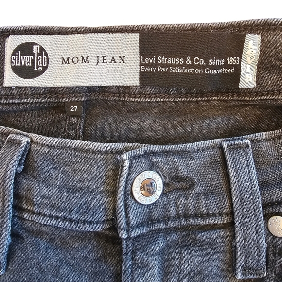 Levi’s Silver Tab Faded Black MOM JEAN High-Waist Relaxed Fit Tappered Leg 27X27 - Picture 5 of 13